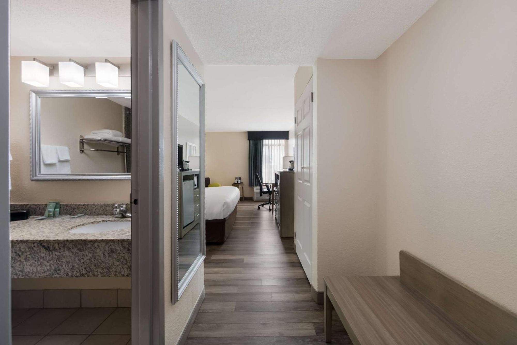 Best Western Hampton Coliseum Inn Екстер'єр фото