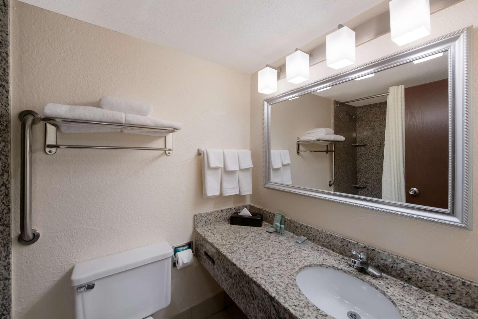 Best Western Hampton Coliseum Inn Екстер'єр фото