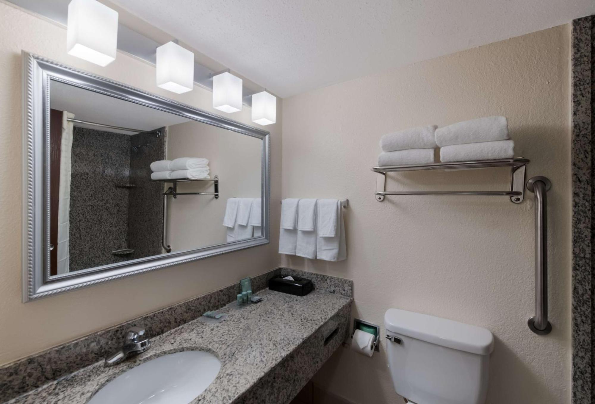 Best Western Hampton Coliseum Inn Екстер'єр фото